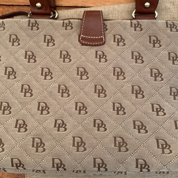 Beautiful Dooney and Bourke Satchel Bag - Picture 7 of 12